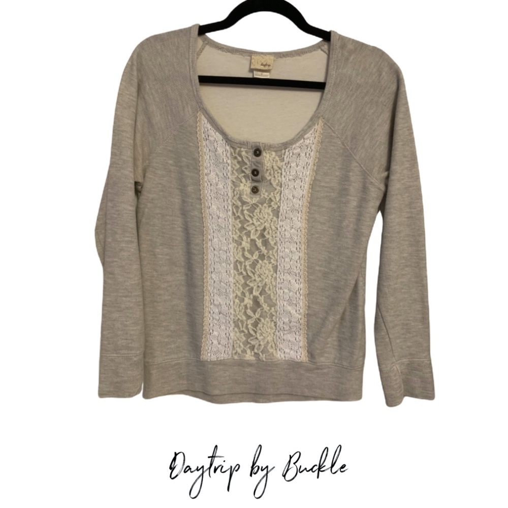 Daytrip Gray Lace Front Thermal Top Size  SM (GUC)